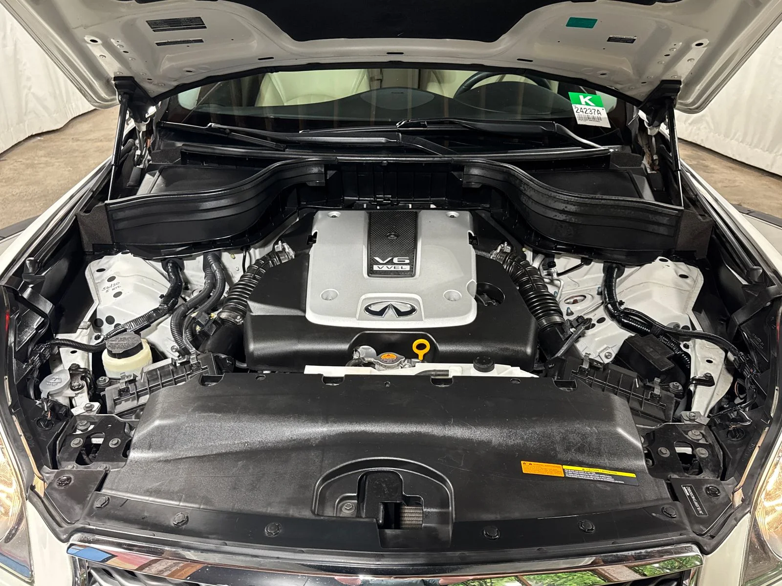 Used 2017 White INFINITI Base image 28