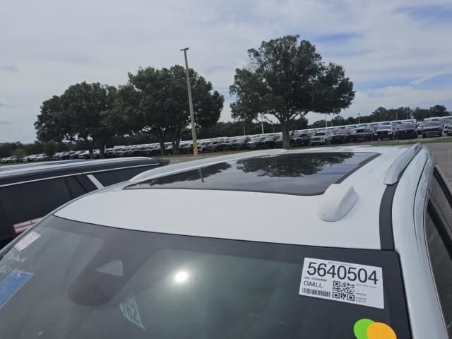 Used 2025 White GMC Elevation image 3