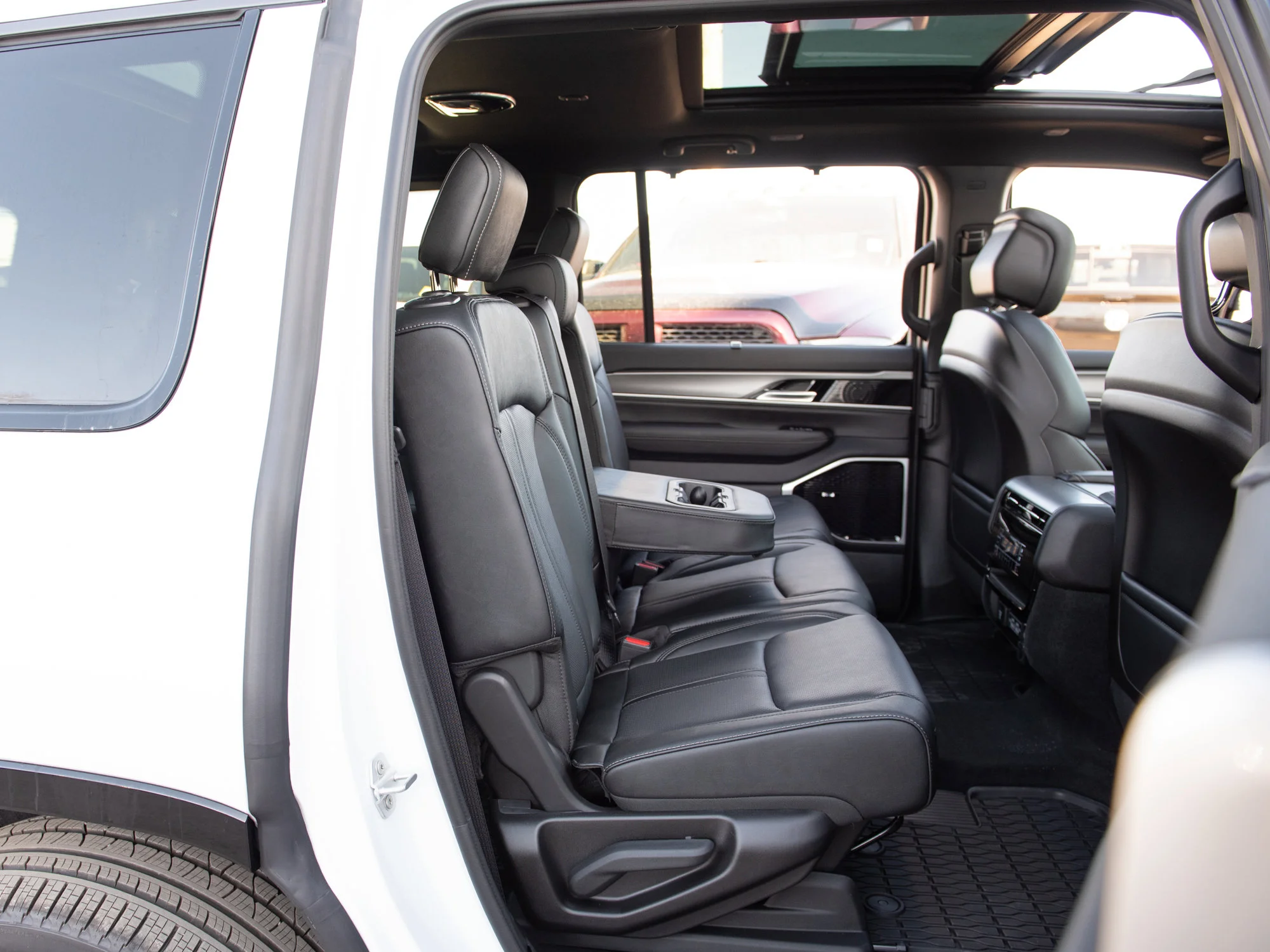 New 2026 White Jeep Limited Reserve* image 34