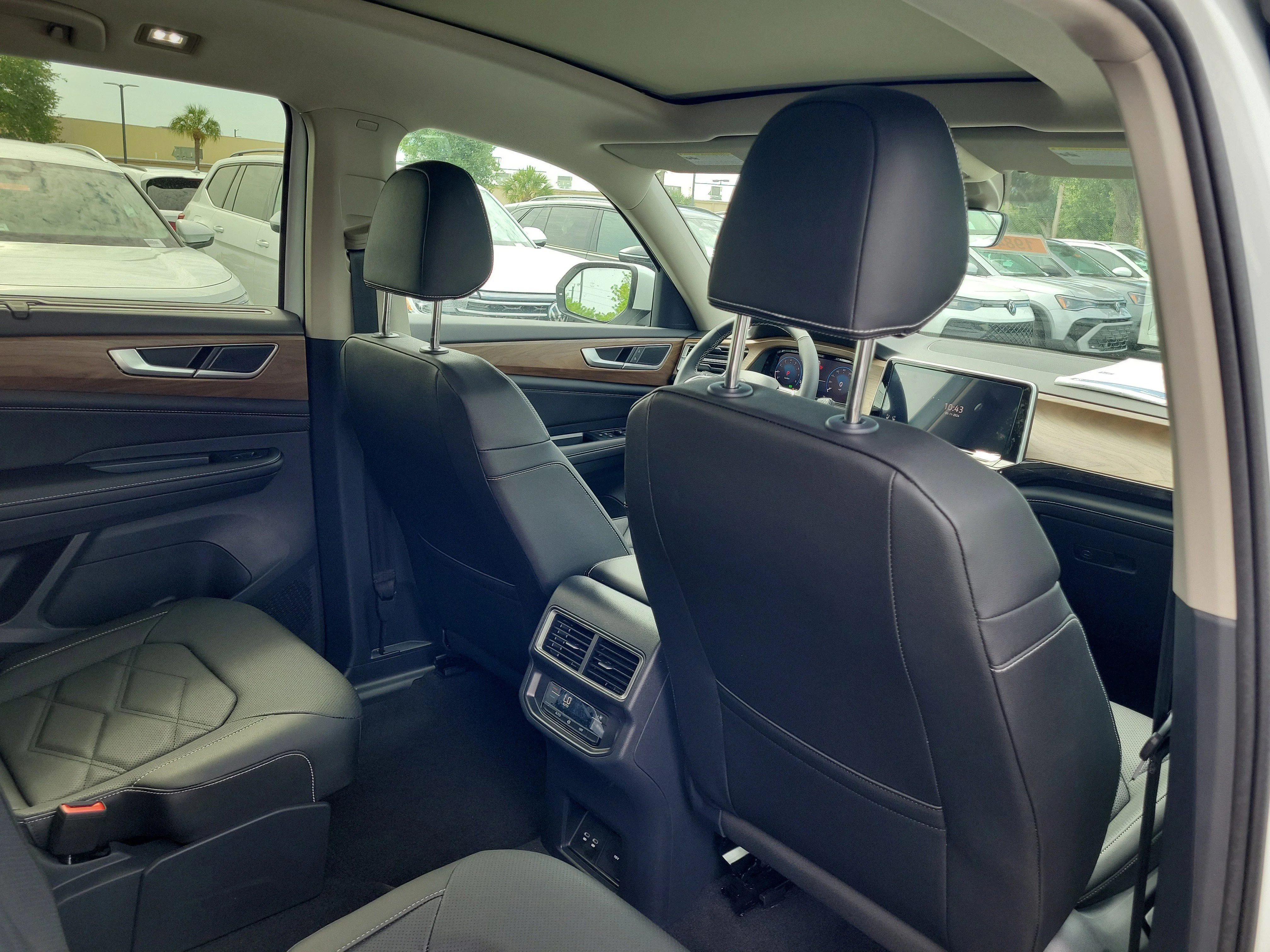 New 2026 White Volkswagen SE w/Technology image 9