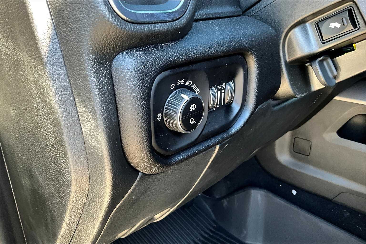 Used 2025 Granite Crystal Metallic Clearcoat Ram Laramie image 17