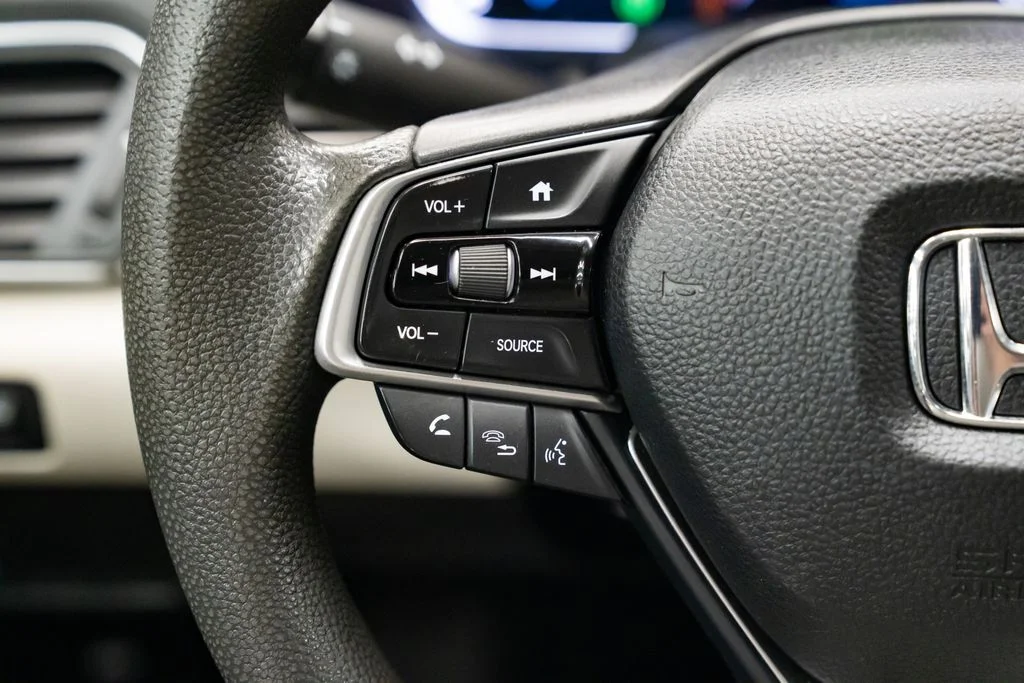 Used 2018  Honda LX image 16
