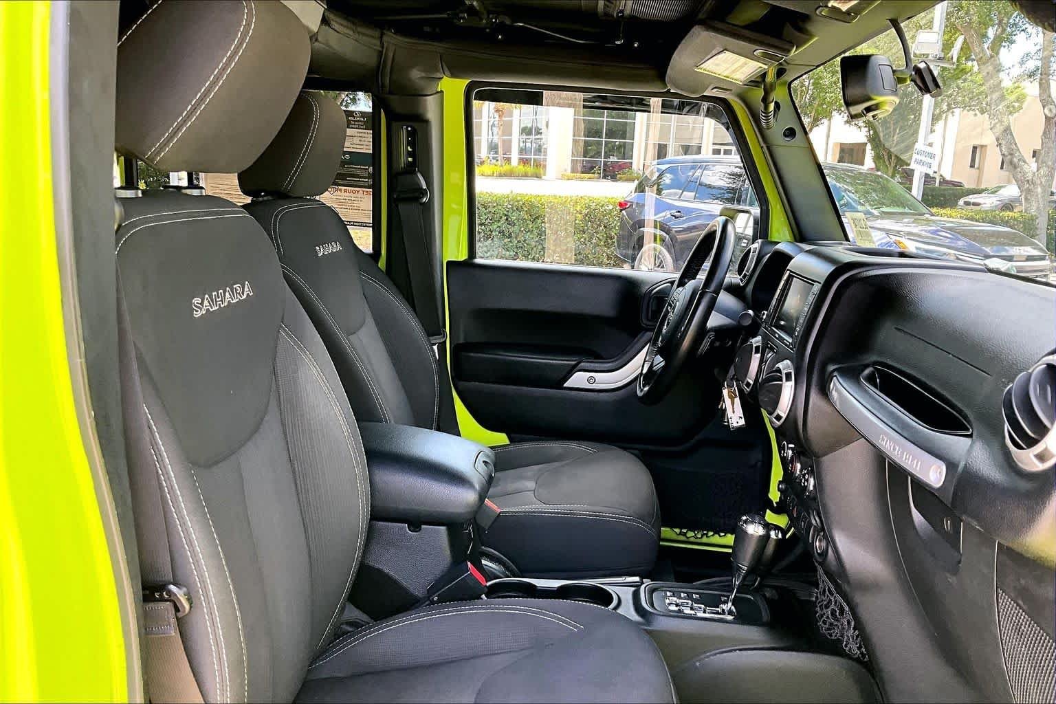 Used 2016 Hypergreen Clearcoat Jeep Sahara image 9