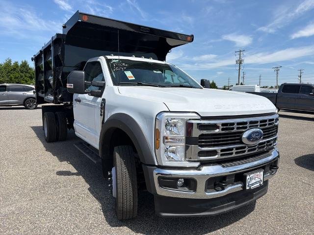 New 2025 Oxford White Ford F-550® XL image 28