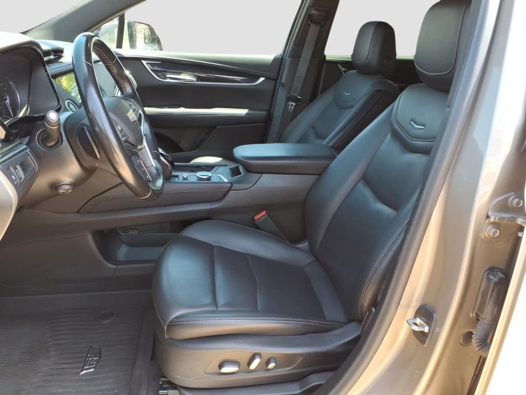 Used 2022 Latte Cadillac Premium Luxury image 20