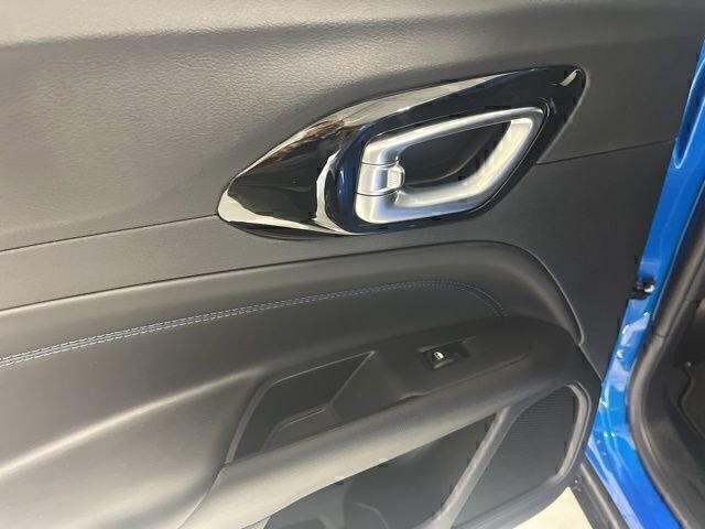 New 2026 Hydro Blue Pearlcoat Jeep Latitude image 27