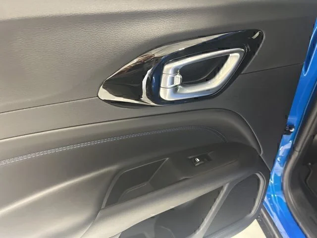 New 2026 Hydro Blue Pearlcoat Jeep Latitude image 27