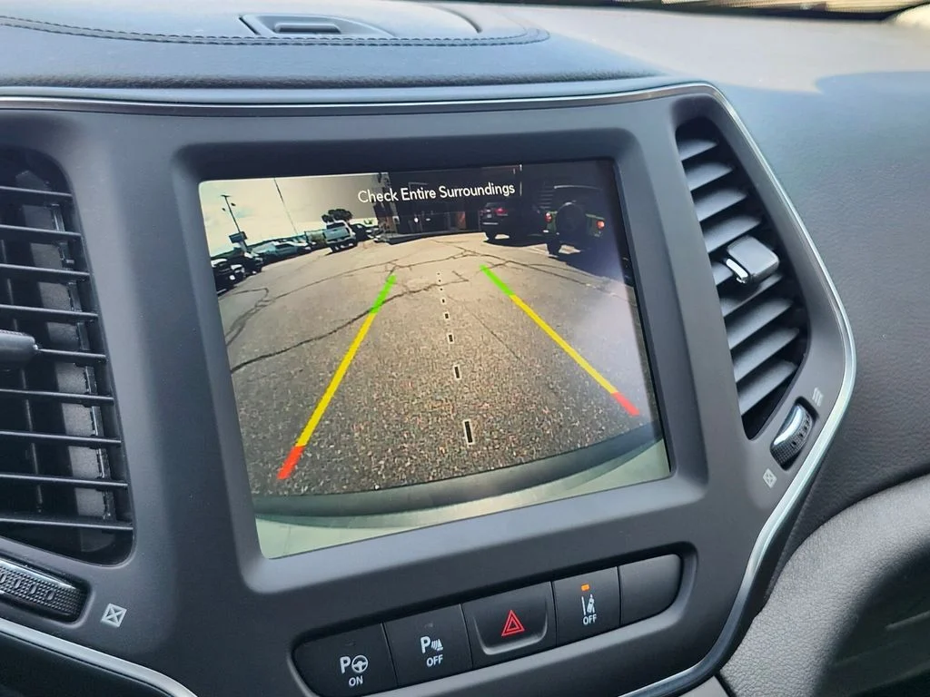 Used 2023 Gray Jeep Altitude image 21