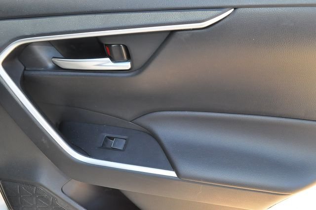 Used 2025 Silver Toyota XLE image 27