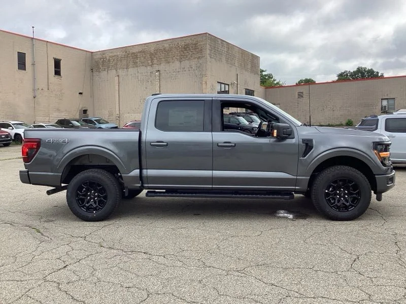 New 2026 Carbonized Gray Metallic Ford XLT image 10
