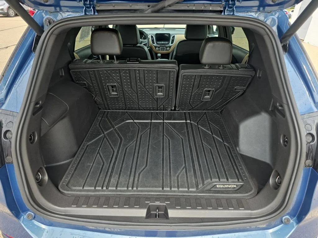 Used 2024 Blue Chevrolet Premier image 27