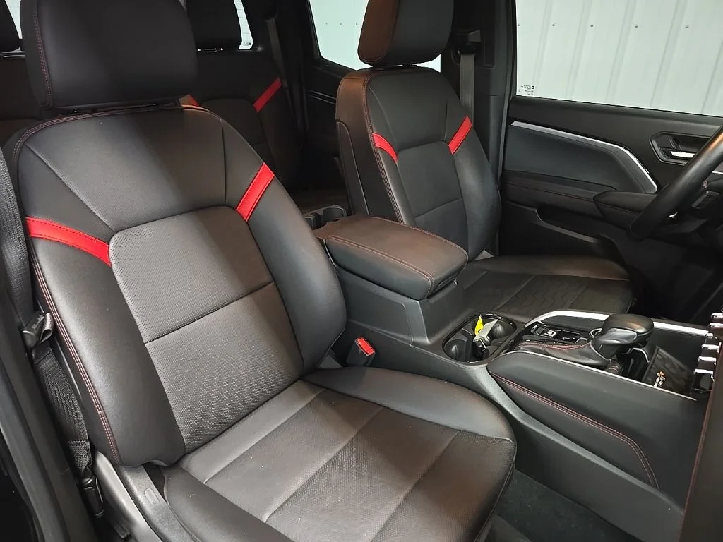 Used 2023 Black Chevrolet Z71 image 17