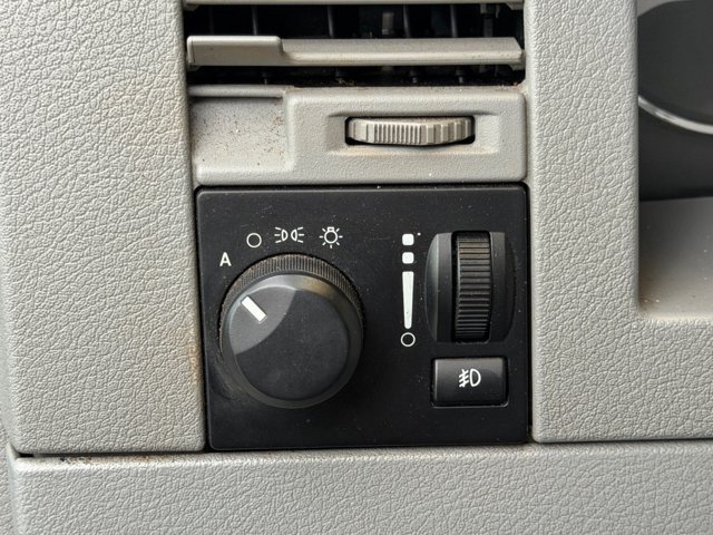 Used 2007 Silver Chrysler Limited image 15