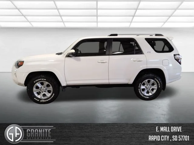 Used 2022 White Toyota SR5 image 3