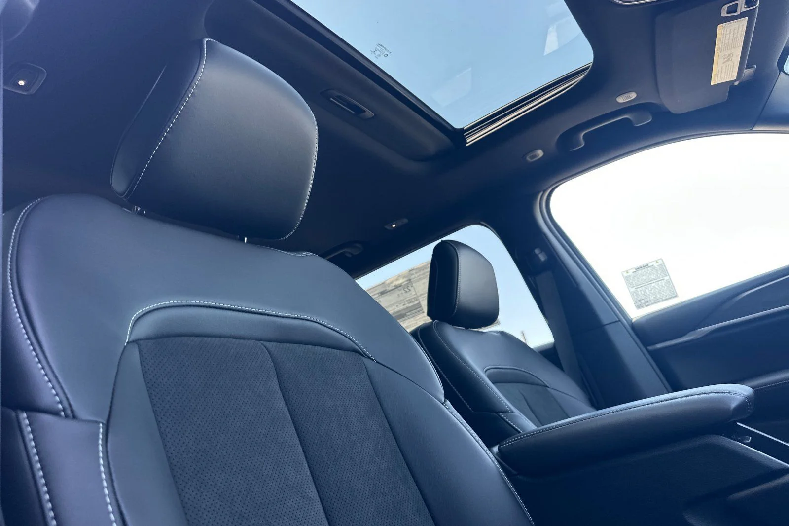 New 2026 Bright White Clear-Coat Exterior Paint Jeep Altitude image 14
