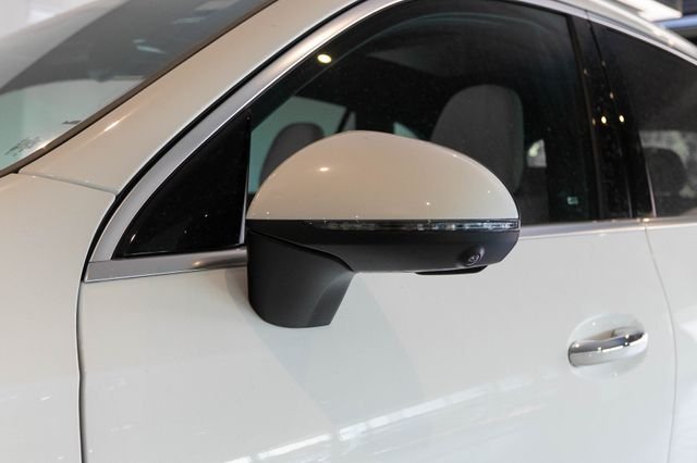 Used 2026 White Mercedes-Benz GLC 300 image 10