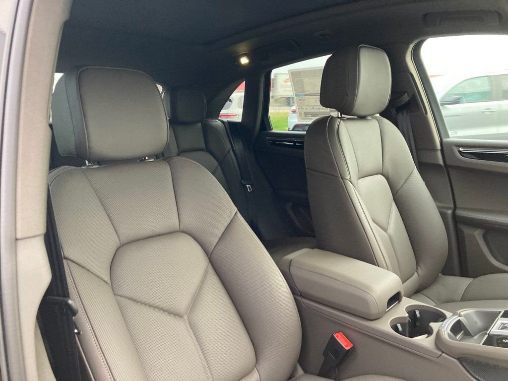 2026 Porsche Macan T - Photo 20