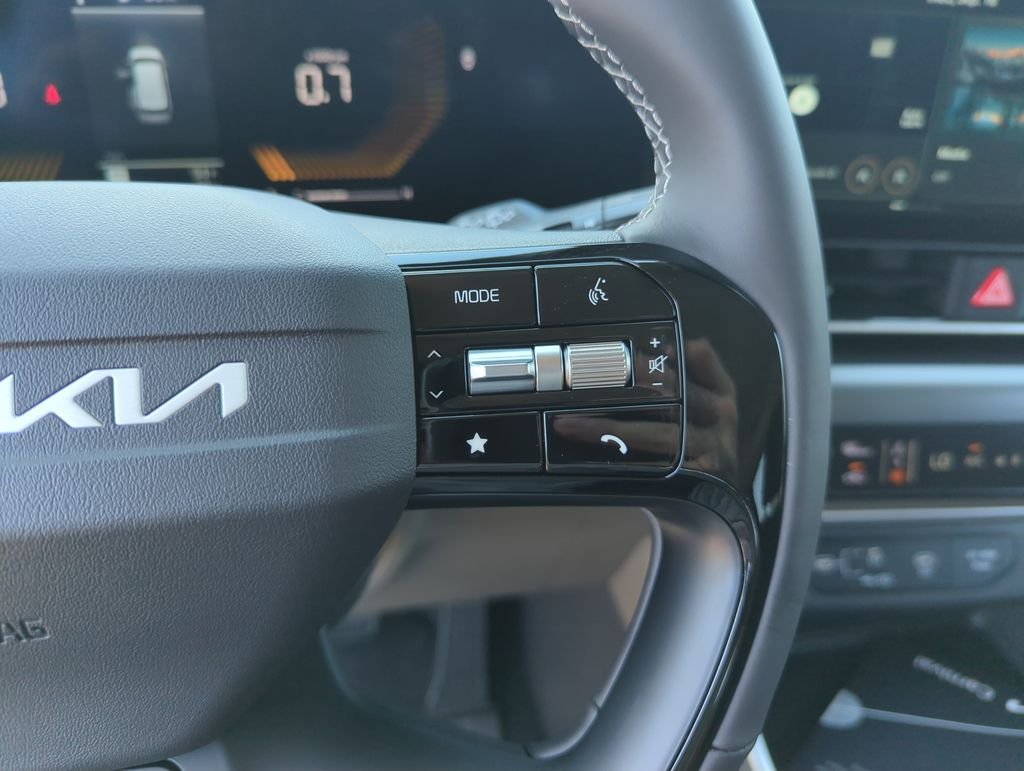 New 2027 Snow White Pearl Kia LX image 23