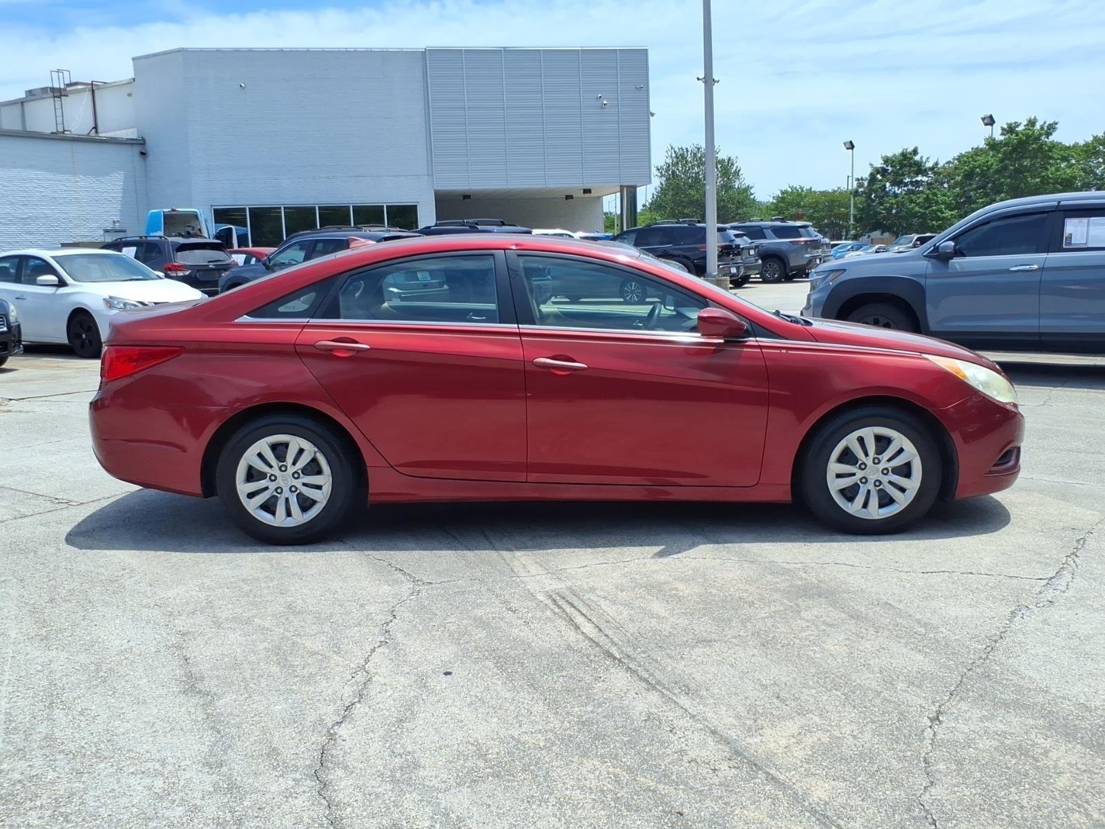 Used 2012 Sparkling Ruby Hyundai GLS PZEV image 6