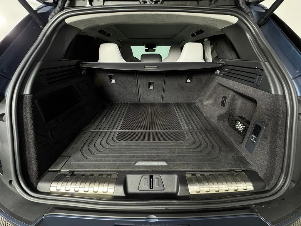 Used 2025 Velocity Blue SV Bespoke Ultra Metallic Satin Land Rover SV Edition Two image 8
