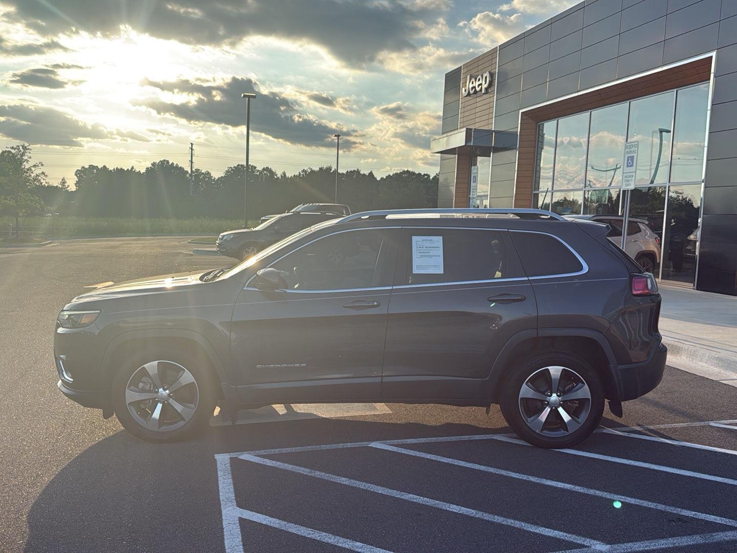 Used 2019 Granite Crystal Metallic Clearcoat Jeep Limited image 8