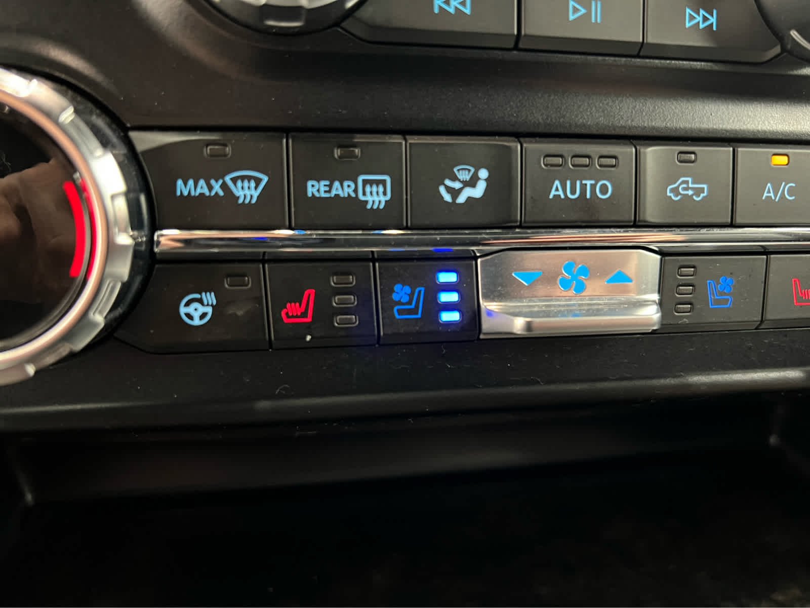 Used 2024 Carbonized Gray Metallic Ford LARIAT image 27