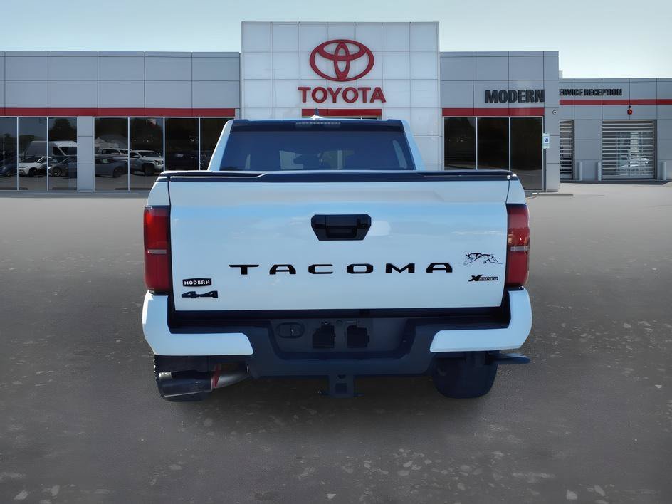 Used 2025 Ice Cap Toyota SR5 image 4