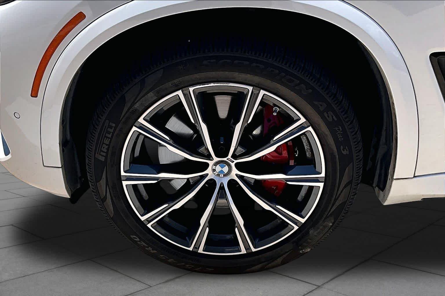 Used 2022 Mineral White Metallic BMW xDrive40i image 10