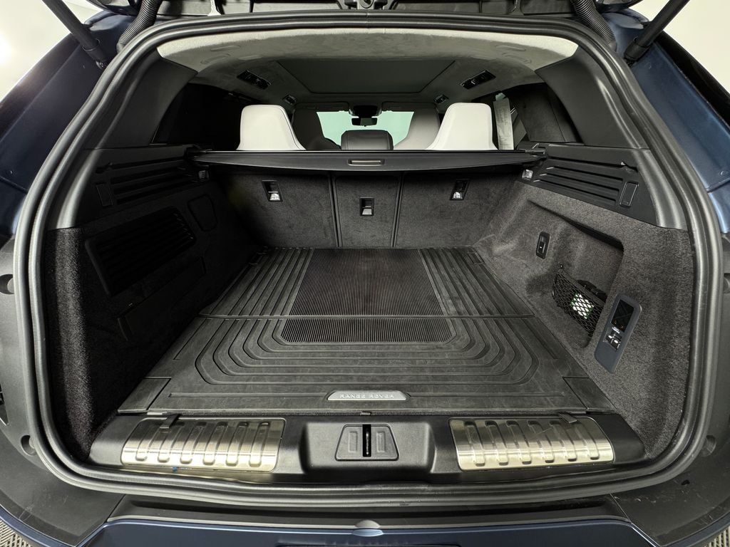 Used 2025 Velocity Blue SV Bespoke Ultra Metallic Satin Land Rover SV Edition Two image 8