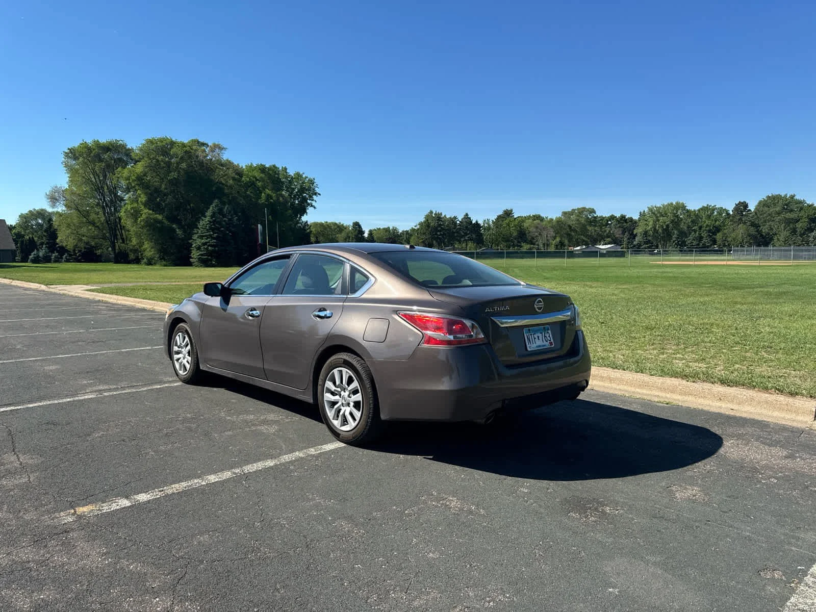 Used 2015 Java Metallic Nissan 2.5 image 5