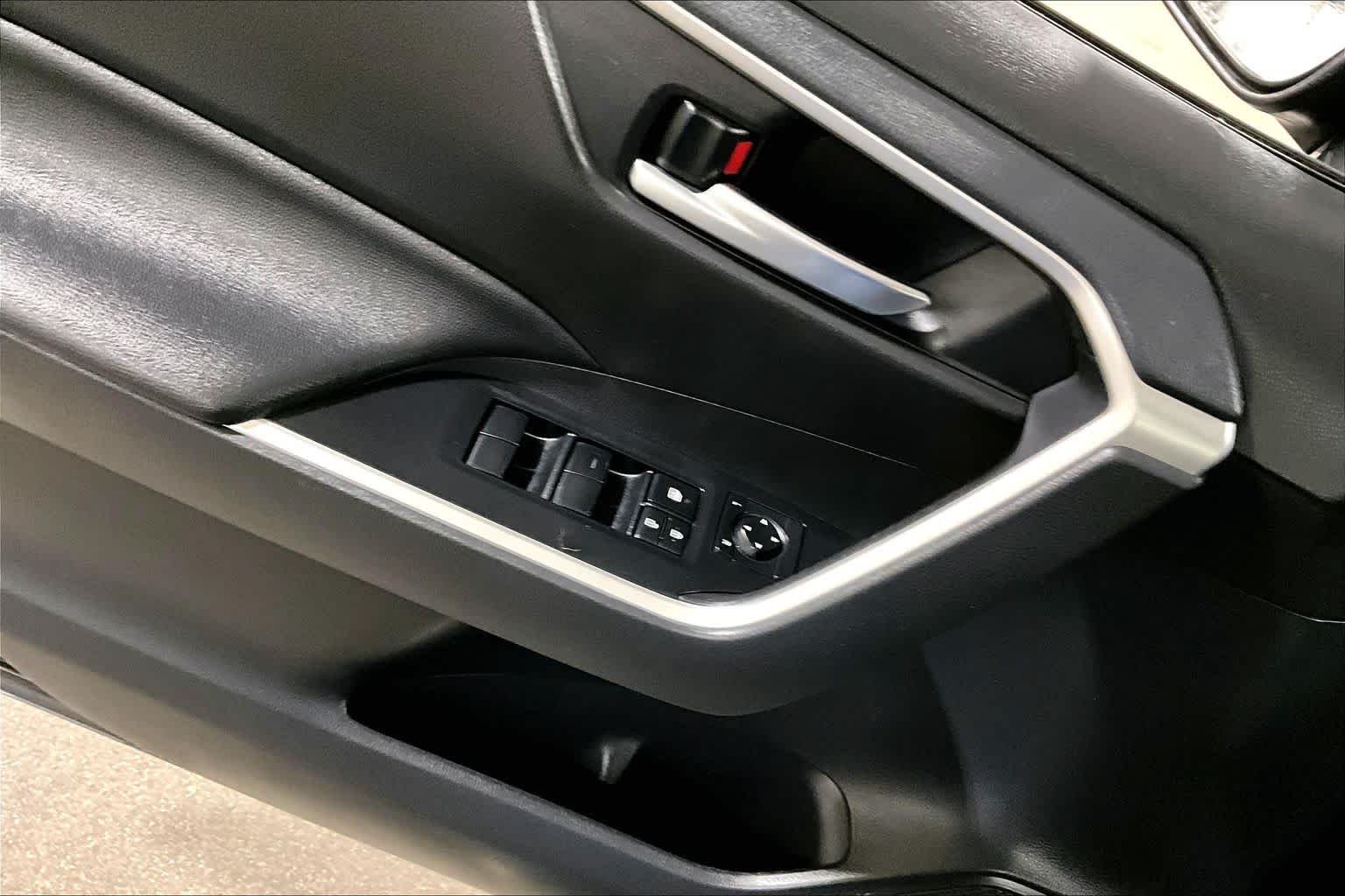 Used 2019 Midnight Black Metallic Toyota XLE image 36