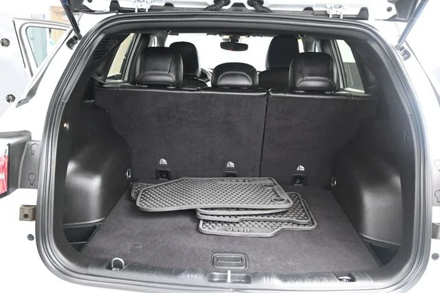 Used 2025 White Jeep Trailhawk image 12