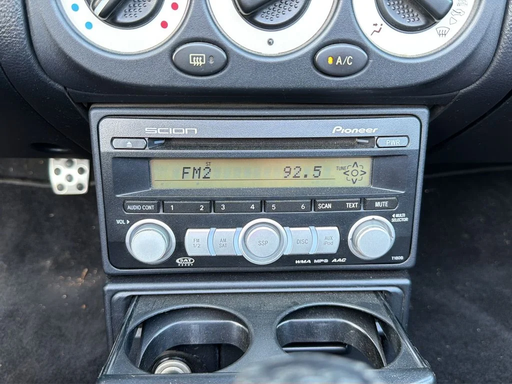 Used 2000 Red Toyota Base image 22