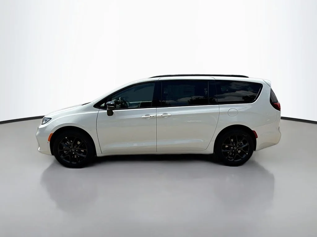 New 2026 Bright White Clearcoat Chrysler Limited image 7