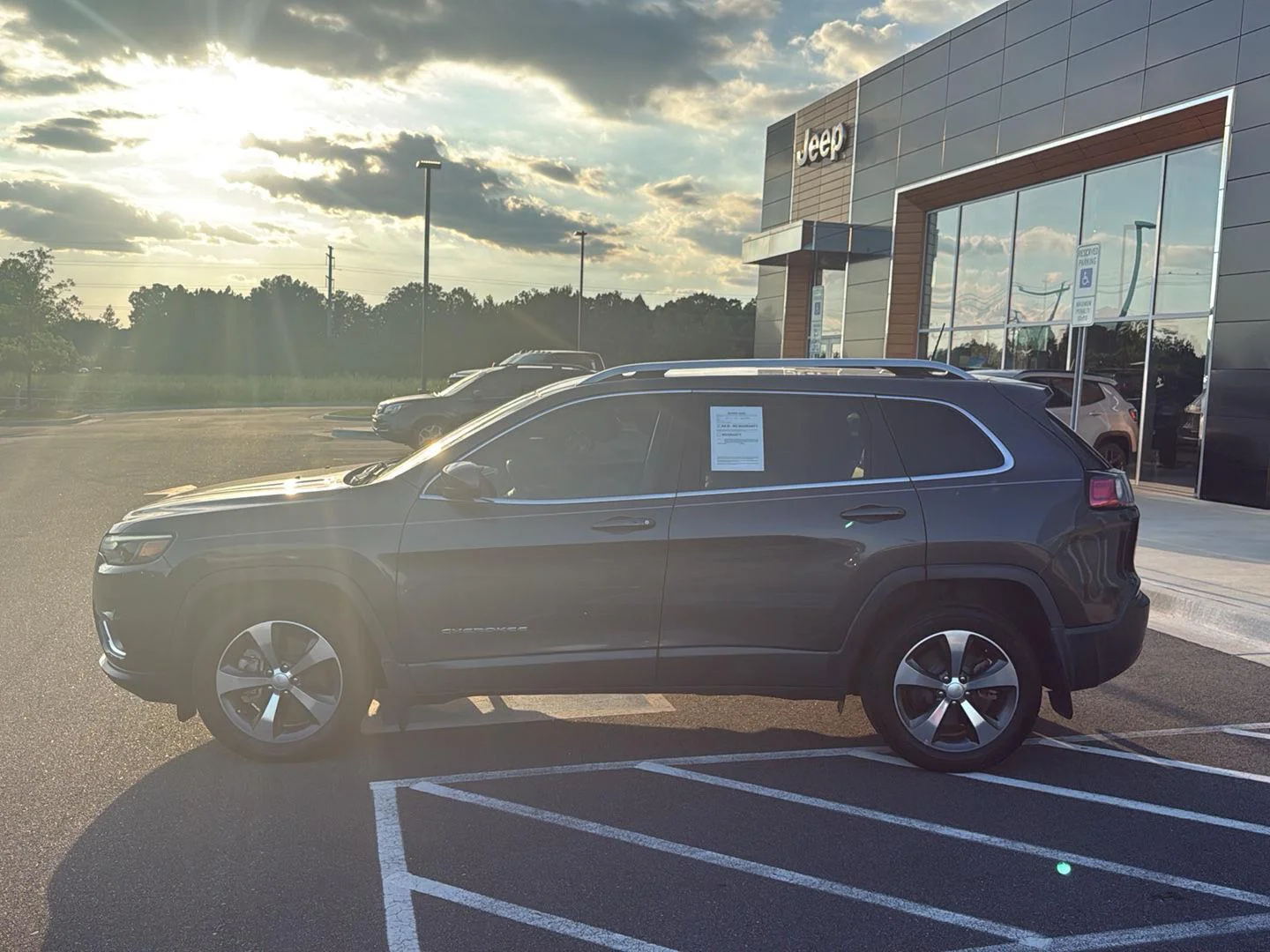Used 2019 Granite Crystal Metallic Clearcoat Jeep Limited image 8