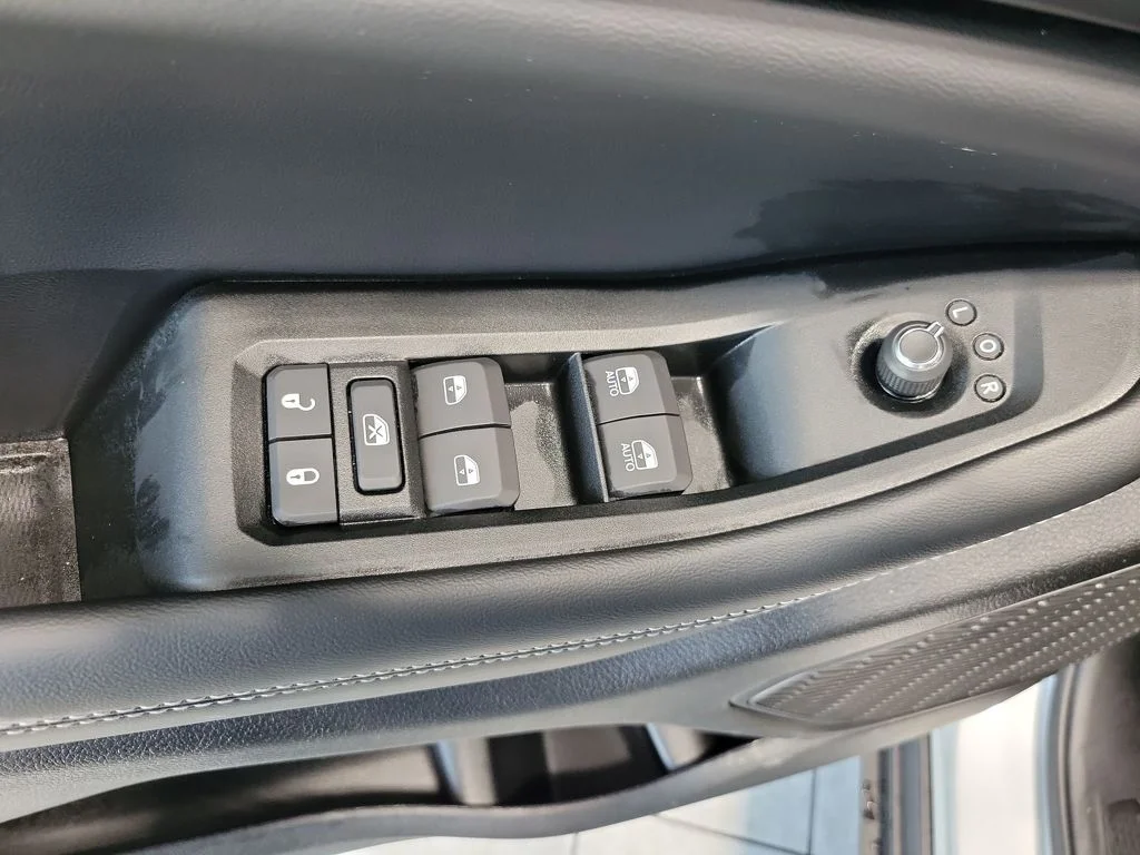 New 2026 Silver Zynith Jeep Laredo X image 14