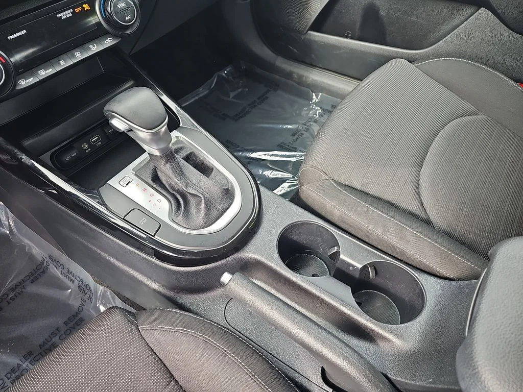 Used 2019 White Kia S image 23