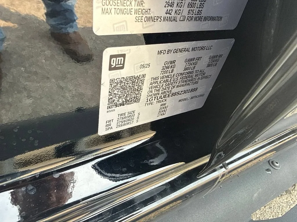 Used 2025 Onyx Black GMC AT4 image 40