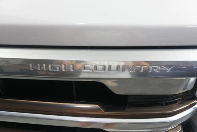 Used 2022 Iridescent Pearl Tricoat Chevrolet High Country image 25