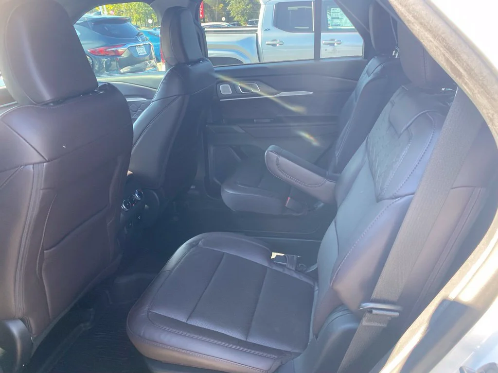 Used 2025 White Ford Platinum image 7