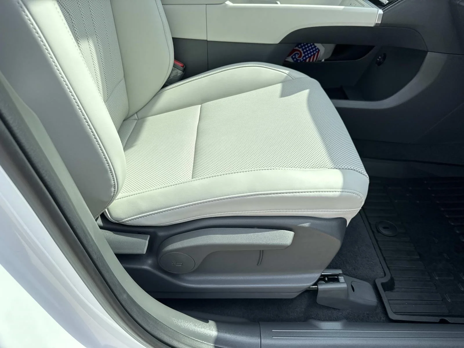 Used 2025 Serenity White Hyundai SEL image 11