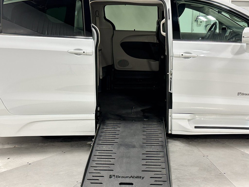 Used 2022 White Chrysler Wheelchair Accessible-Touring L image 28