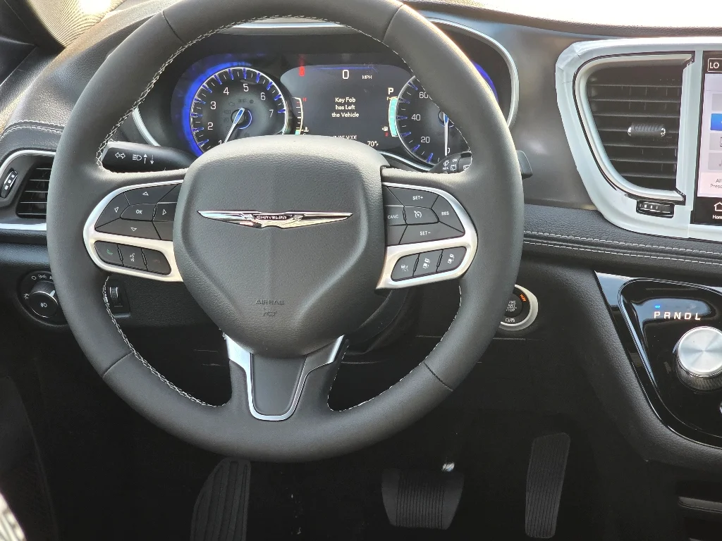 2026 Chrysler Pacifica Select - Photo 14