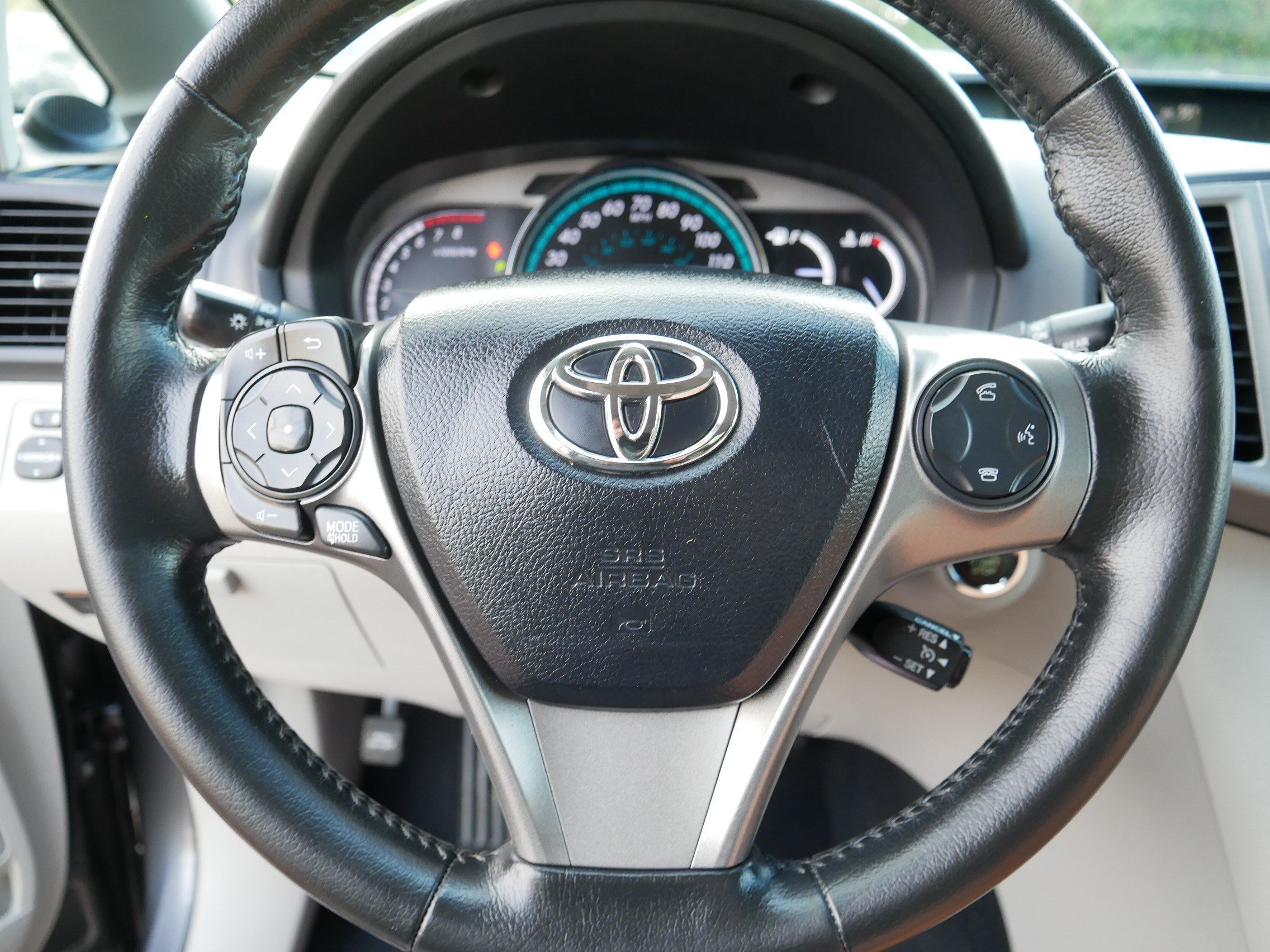 Used 2013 Magnetic Gray Metallic Toyota XLE image 25