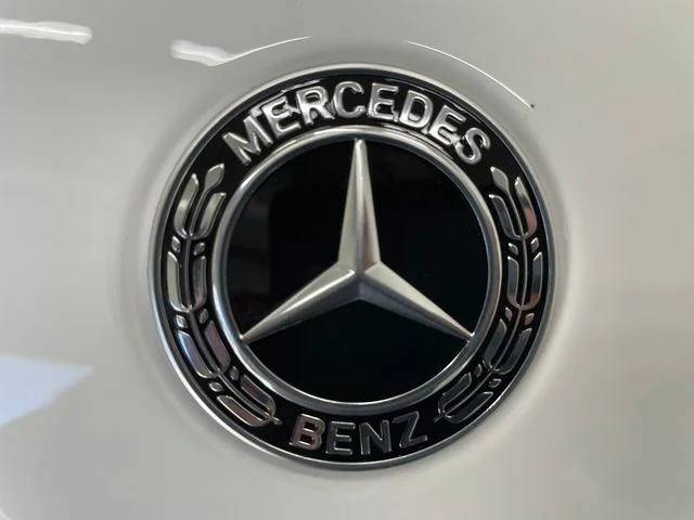 New 2027 White Mercedes-Benz GLC 300 image 43