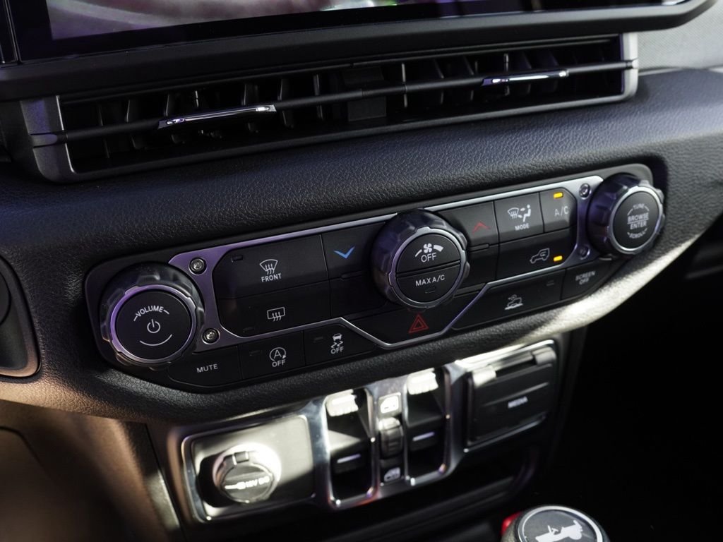 New 2026 Bright White Clear-Coat Exterior Paint Jeep Sport image 16