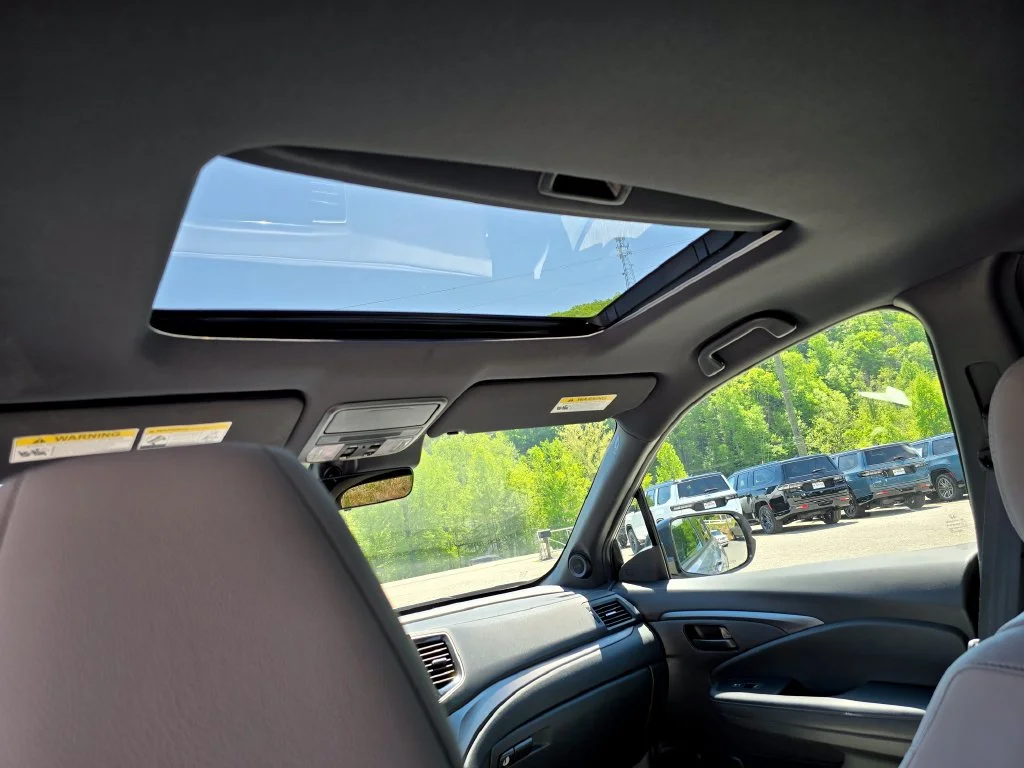 Used 2023 Silver Honda EX-L image 13