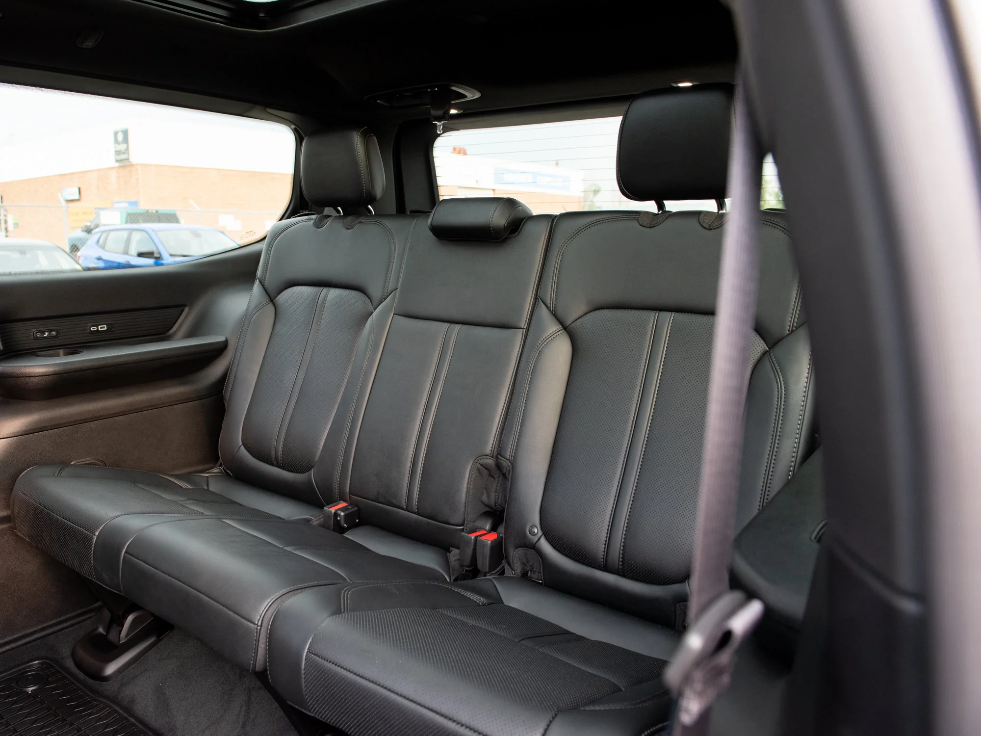 Certified Used 2026 White Jeep Limited Reserve* Twin-Turbo | 420 HP | Apple CarPlay | HD Trailer Tow | Running Boards image 18