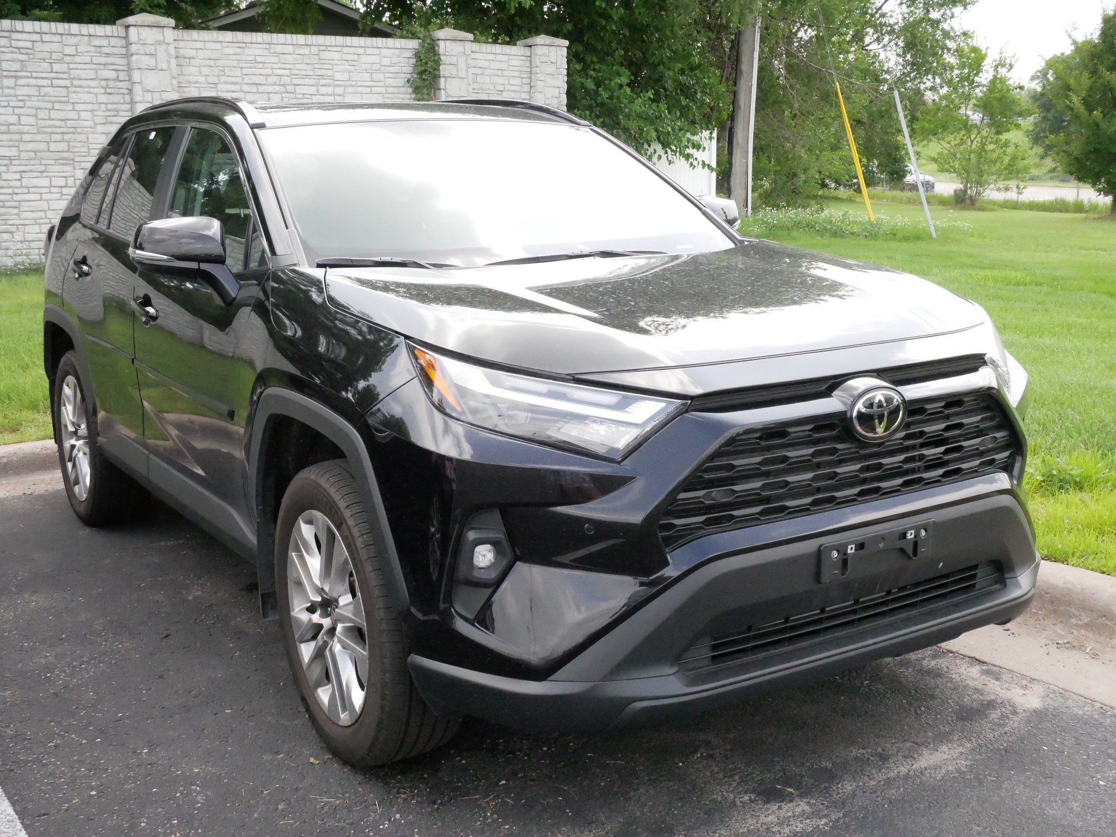 Used 2025 Midnight Black Metallic Toyota XLE Premium image 2