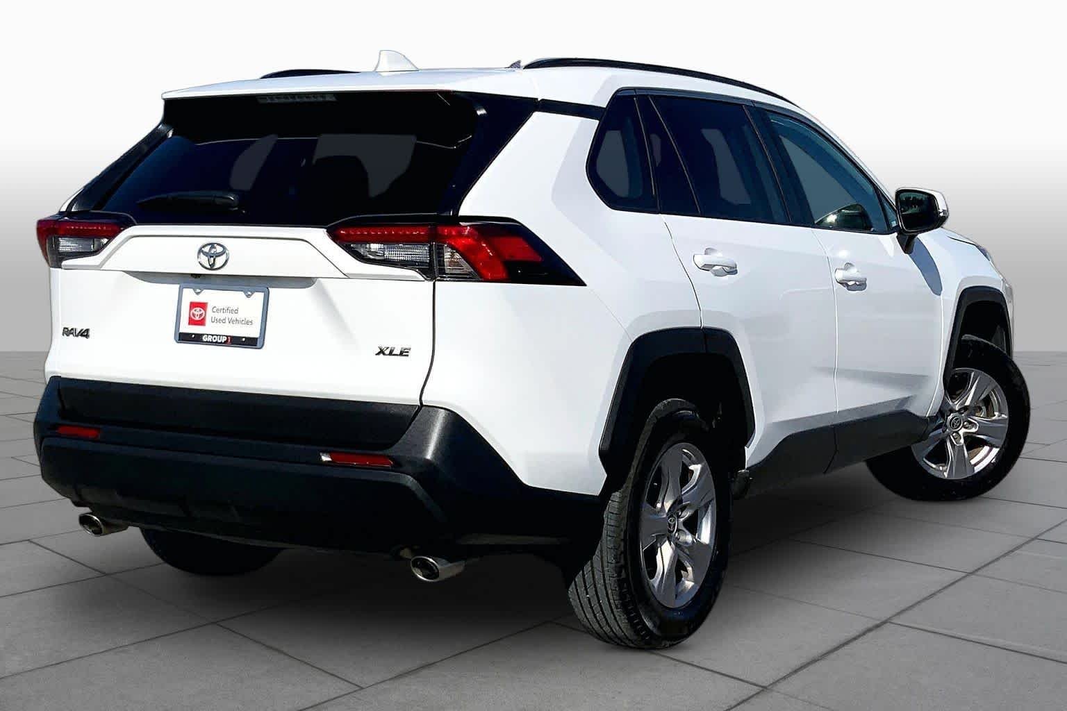 Used 2025 Ice Cap Toyota XLE image 13
